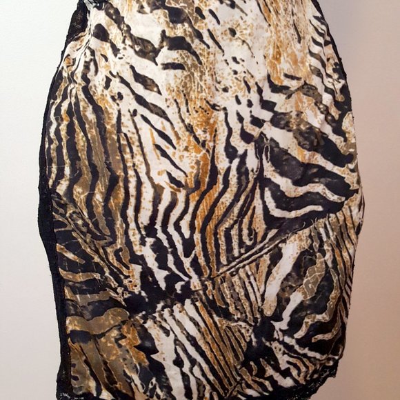 Marciano Tiger Zebra Animal Print skirt with lace trim on sides, size small - Picture 9 of 11